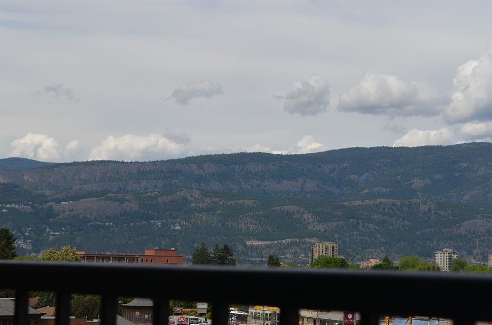 Coast Capri Hotel Kelowna Exterior photo