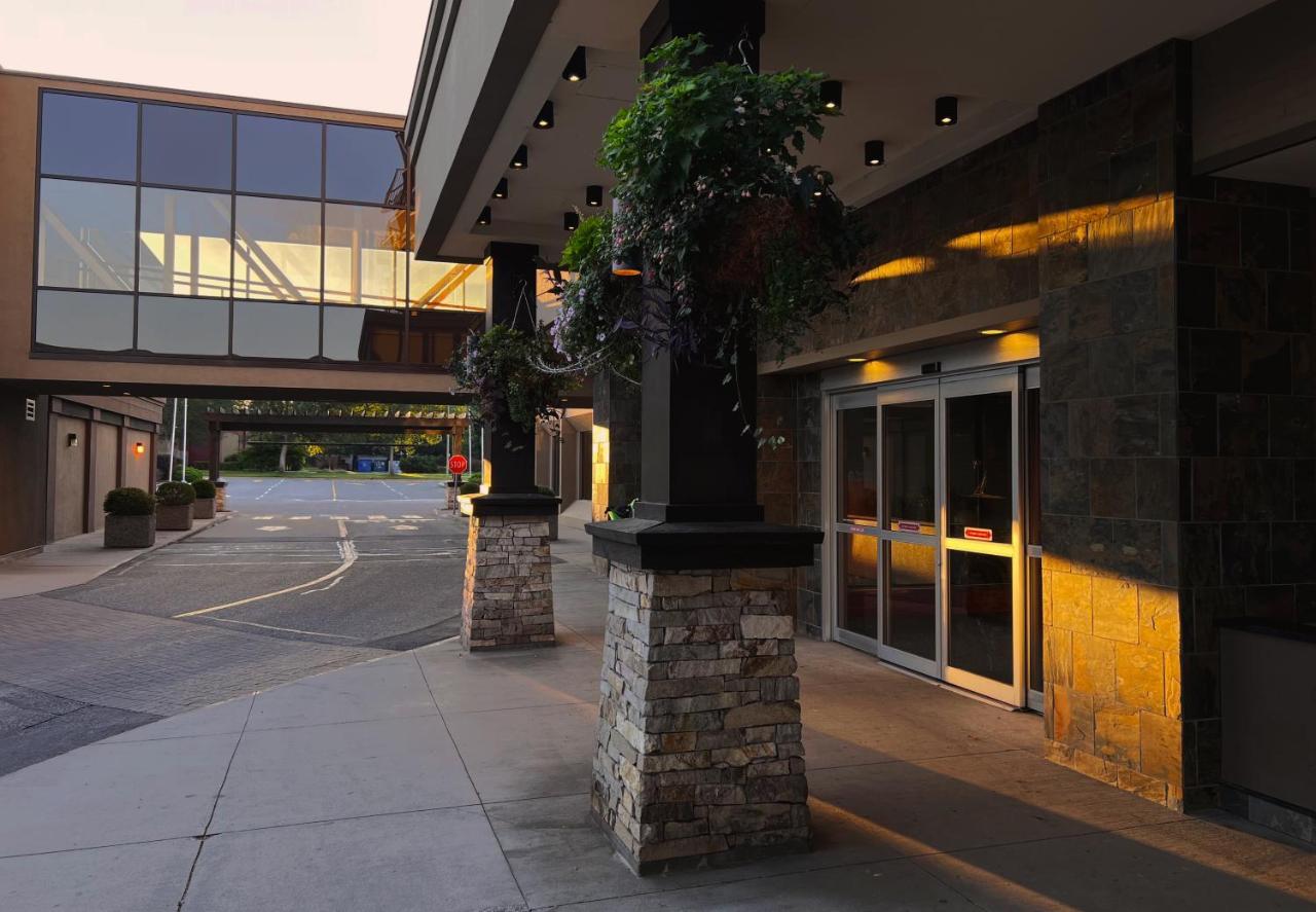 Coast Capri Hotel Kelowna Exterior photo