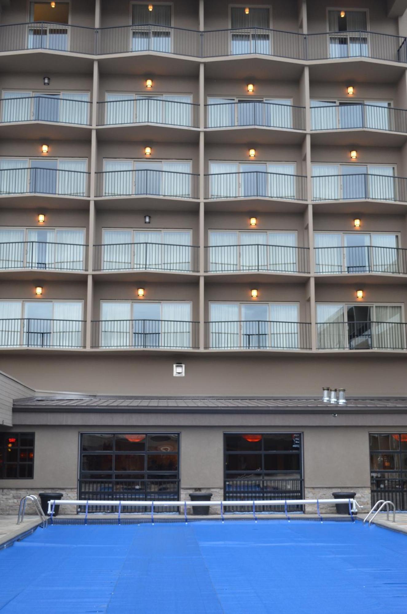 Coast Capri Hotel Kelowna Exterior photo